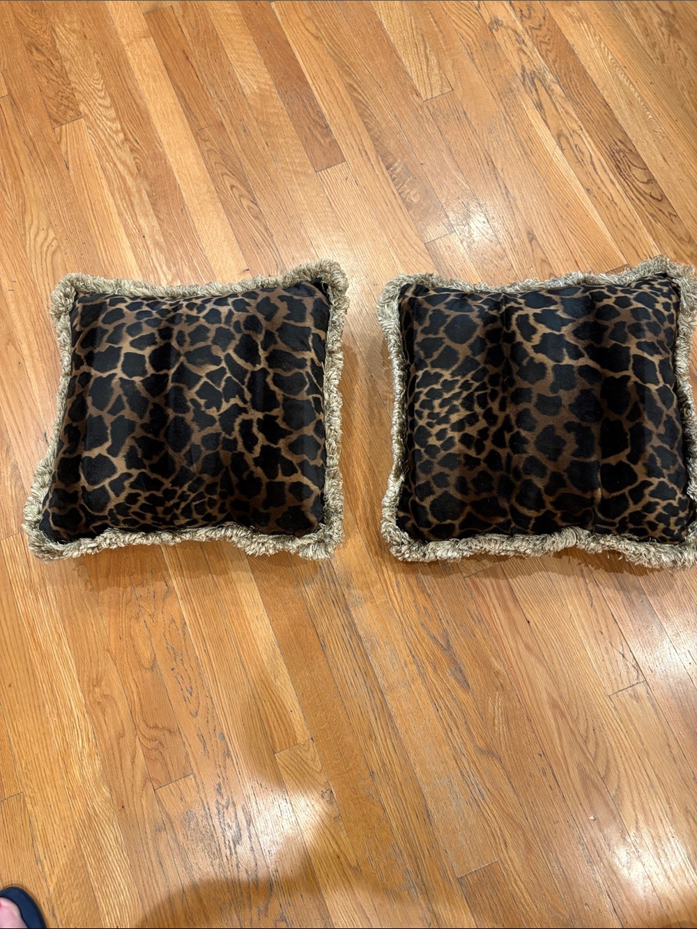Pair of Pillows With Different Pattern On Both Sides - Picture 2 of 3